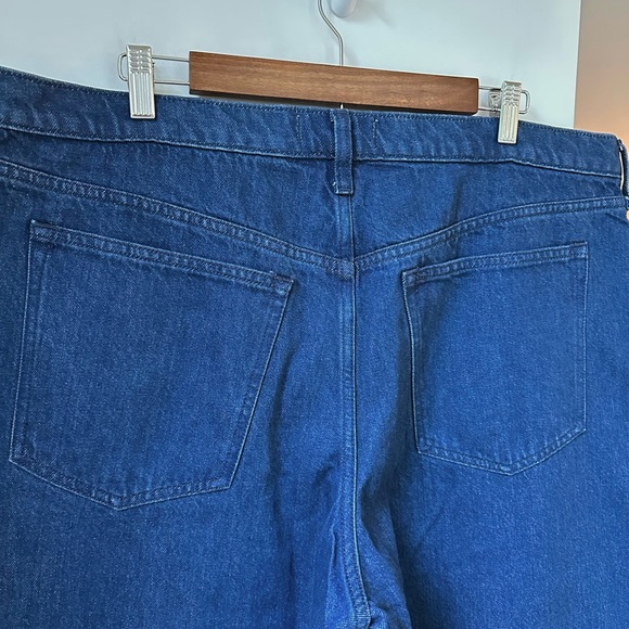 NWT Abercrombie Mid-Rise Wide Leg Jeans, size 18 - Picture 8 of 8